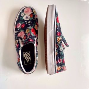VANS: Classic Floral Slip On. Ultra Comfort, Flowers, Skater Shoe, Stretchy